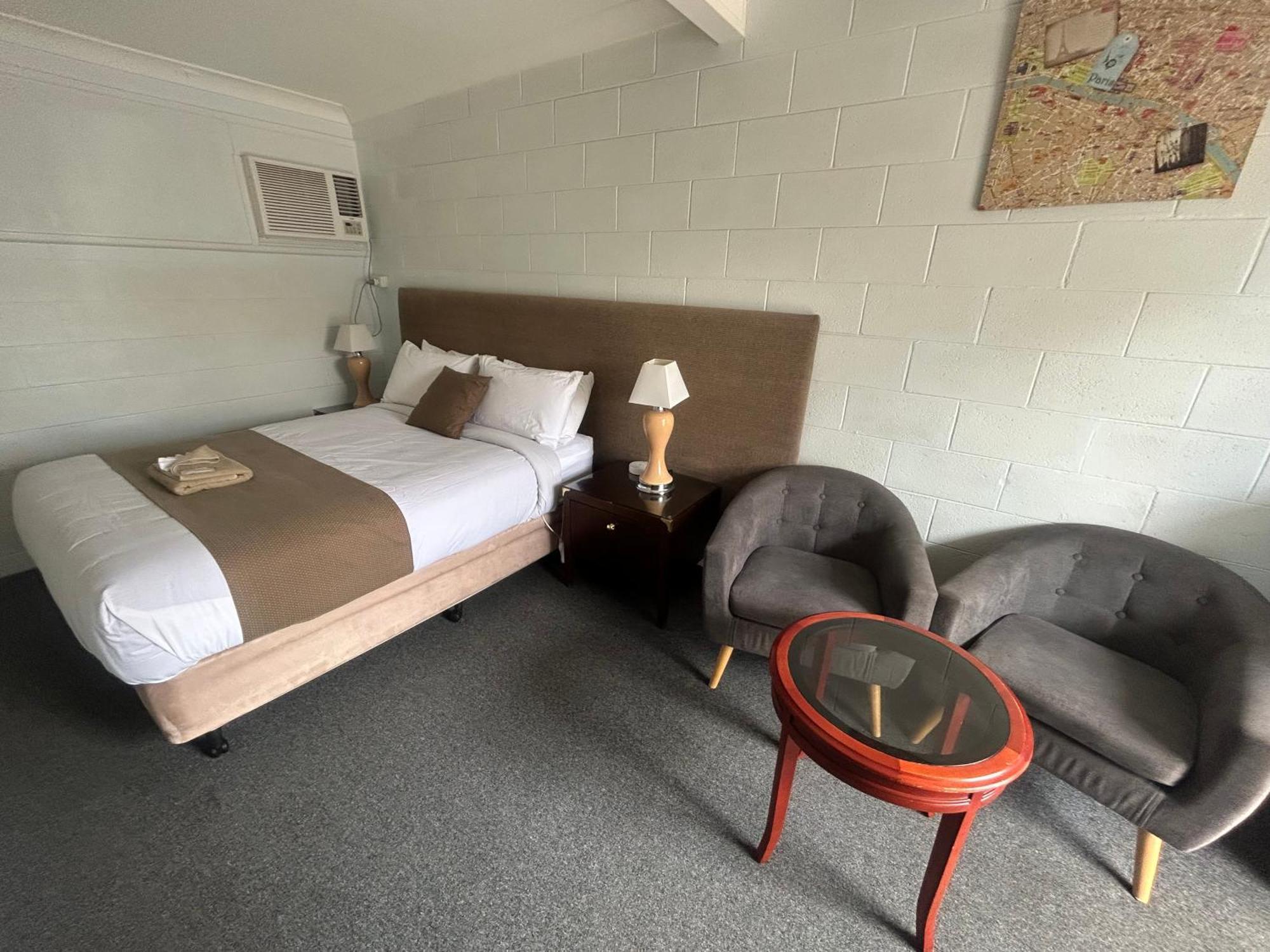 Warren Motor Inn Room photo